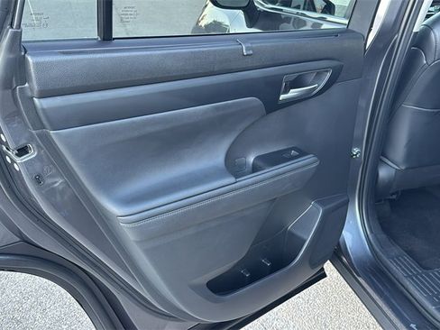 Used 2023 Toyota Highlander XLE image 22