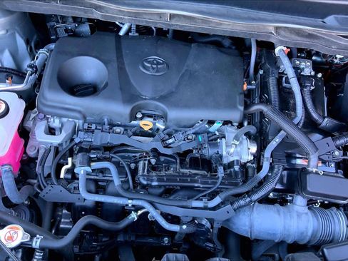 Used 2024 Toyota Sienna XLE image 33