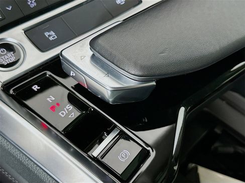 Used 2021 Audi e-tron Premium w/ Convenience Plus Package image 17