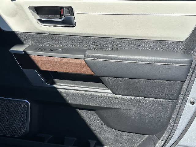Used 2025 Toyota Sequoia Capstone AWD/4WD image 12