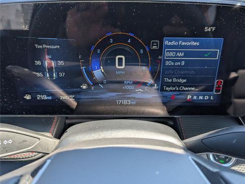 Used 2025 Chevrolet Equinox RS w/ Safety and Technology Package AWD/4WD image 35