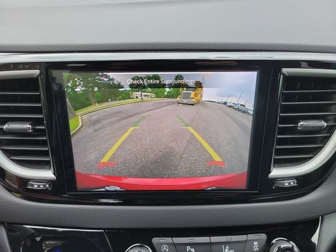 Used 2025 Chrysler Pacifica Select FWD image 19
