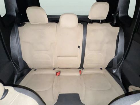 Used 2018 Jeep Renegade Latitude w/ Popular Equipment Group FWD image 19