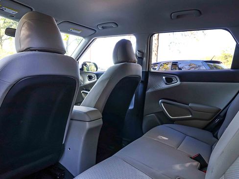 Certified 2023 Kia Soul LX w/ LX Technology Package image 22