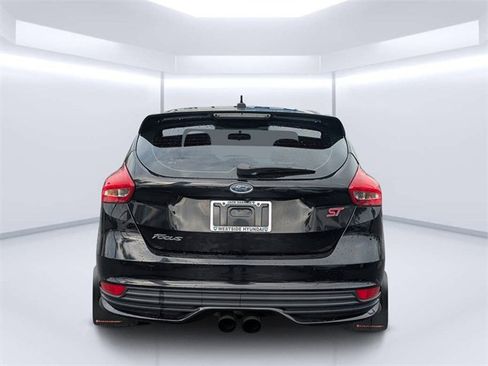 Used 2017 Ford Focus ST image 4