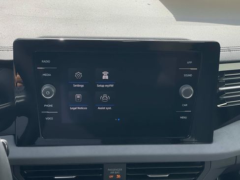 New 2026 Volkswagen Jetta SE FWD image 10
