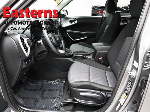 Used 2025 Kia Soul FWD image 14