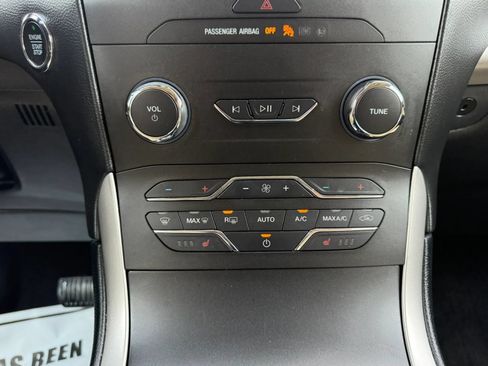 Used 2019 Ford Edge SEL w/ Cold Weather Package AWD/4WD image 31