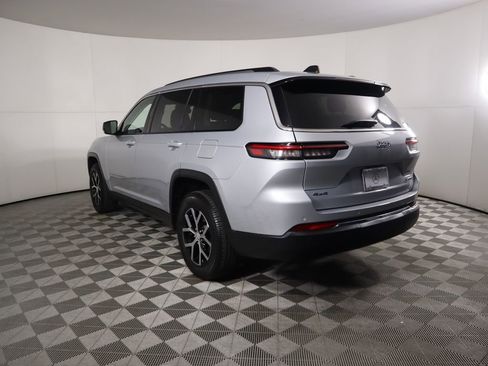 Used 2024 Jeep Grand Cherokee L Limited image 7