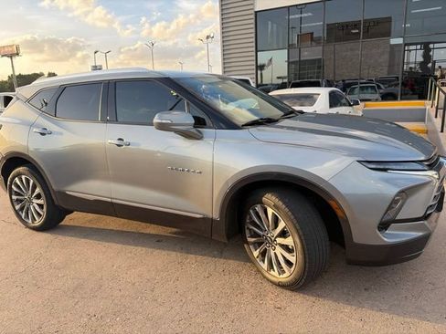Used 2023 Chevrolet Blazer Premier w/ Enhanced Convenience Package FWD image 13