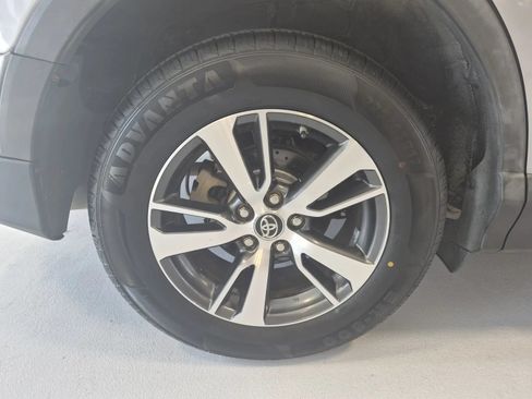 Used 2017 Toyota RAV4 XLE AWD/4WD image 37
