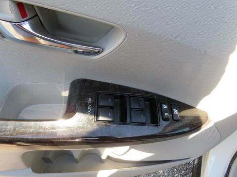 Used 2013 Toyota Venza LE image 10