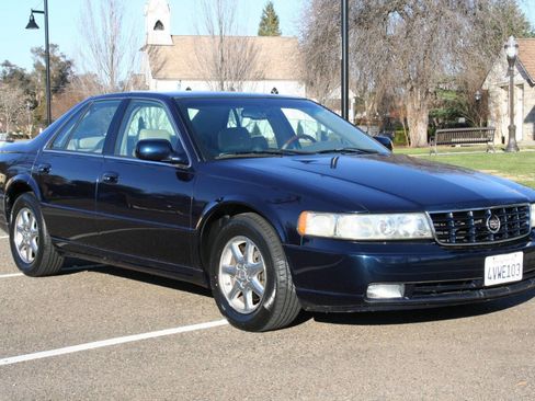 Used 2002 Cadillac Seville SLS w/ Premium Luxury Pkg image 2