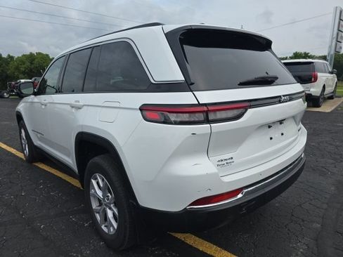 Used 2022 Jeep Grand Cherokee Limited w/ Trailer Tow Prep Group (B) AWD/4WD image 5