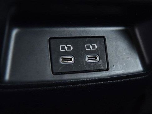 Used 2025 Toyota Corolla LE image 19