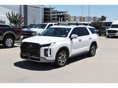 Used 2023 Hyundai Palisade Limited FWD image 3