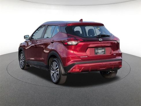 Used 2024 Nissan Kicks SV image 7