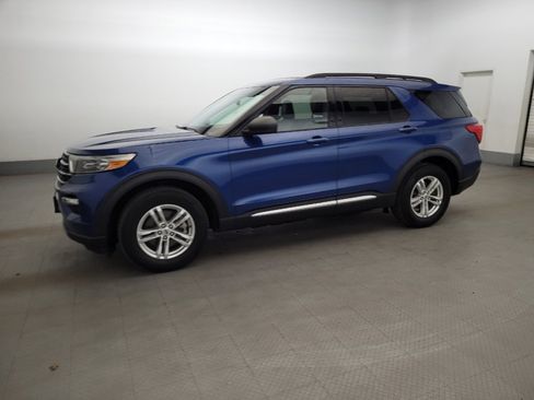 Used 2020 Ford Explorer XLT w/ Equipment Group 202A AWD/4WD image 2