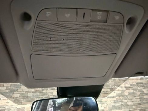 Used 2020 Nissan Rogue SV w/ Premium Package image 28