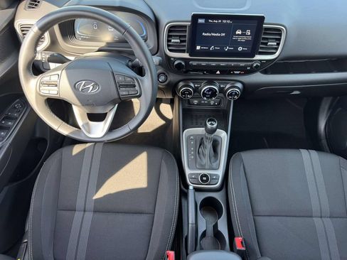 Used 2026 Hyundai Venue SEL FWD image 15