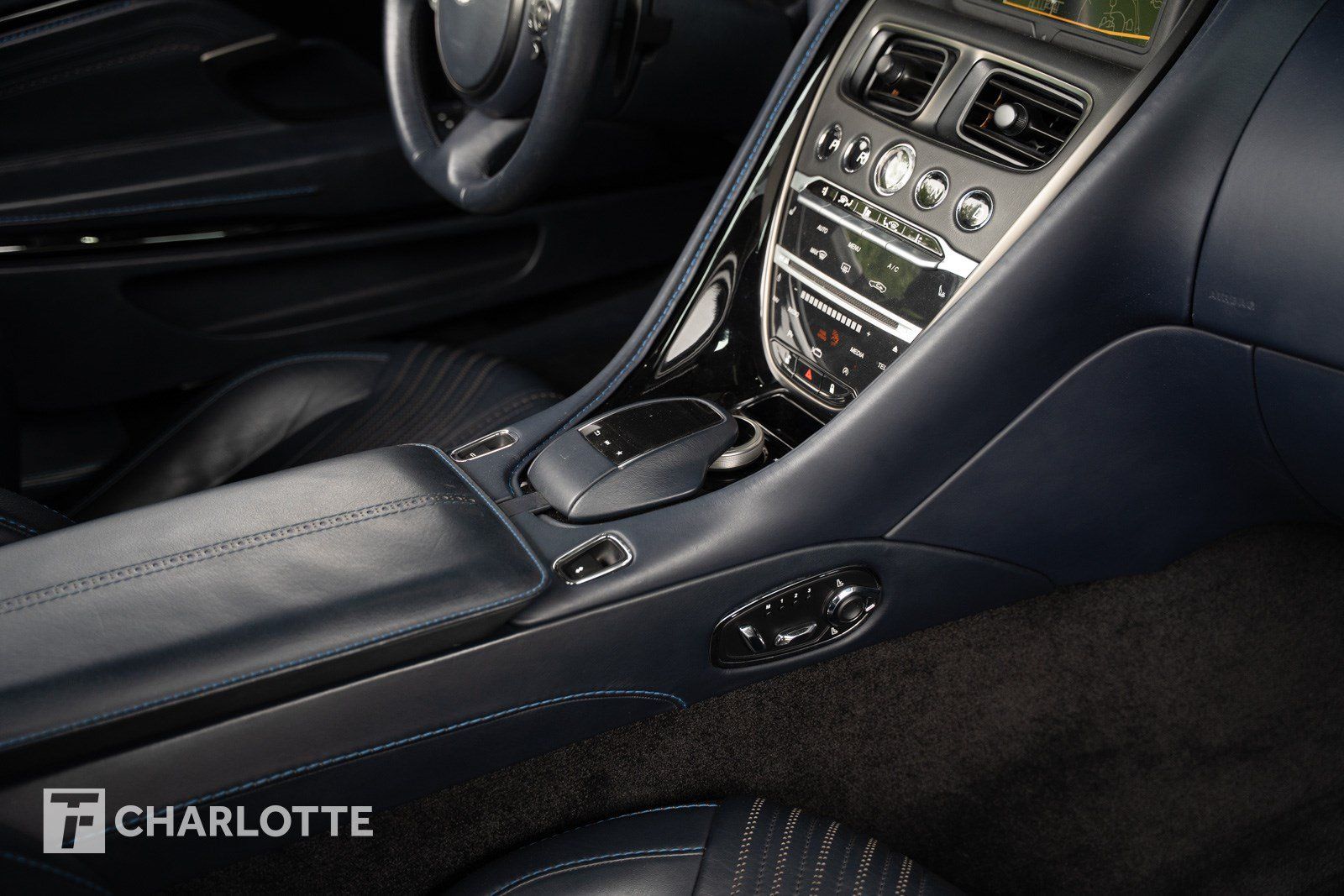 Used 2019 Aston Martin DB11 Volante RWD image 34