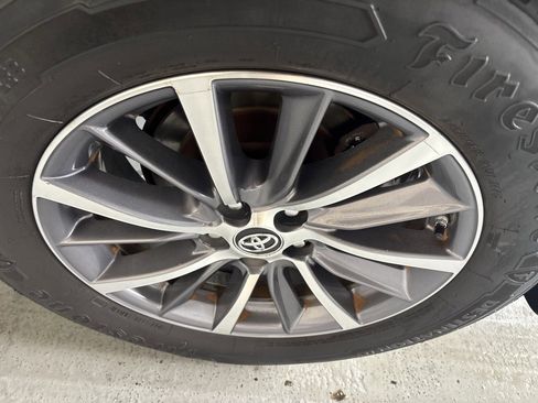 Used 2019 Toyota Highlander XLE image 11