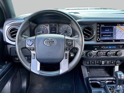 Used 2020 Toyota Tacoma TRD Sport w/ TRD Premium Sport Package AWD/4WD image 5
