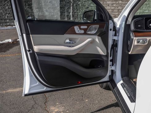 Used 2024 Mercedes-Benz GLS 450 4MATIC image 22