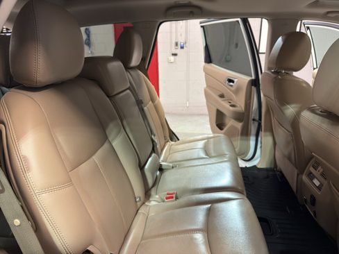 Used 2017 Nissan Pathfinder Platinum AWD/4WD image 25