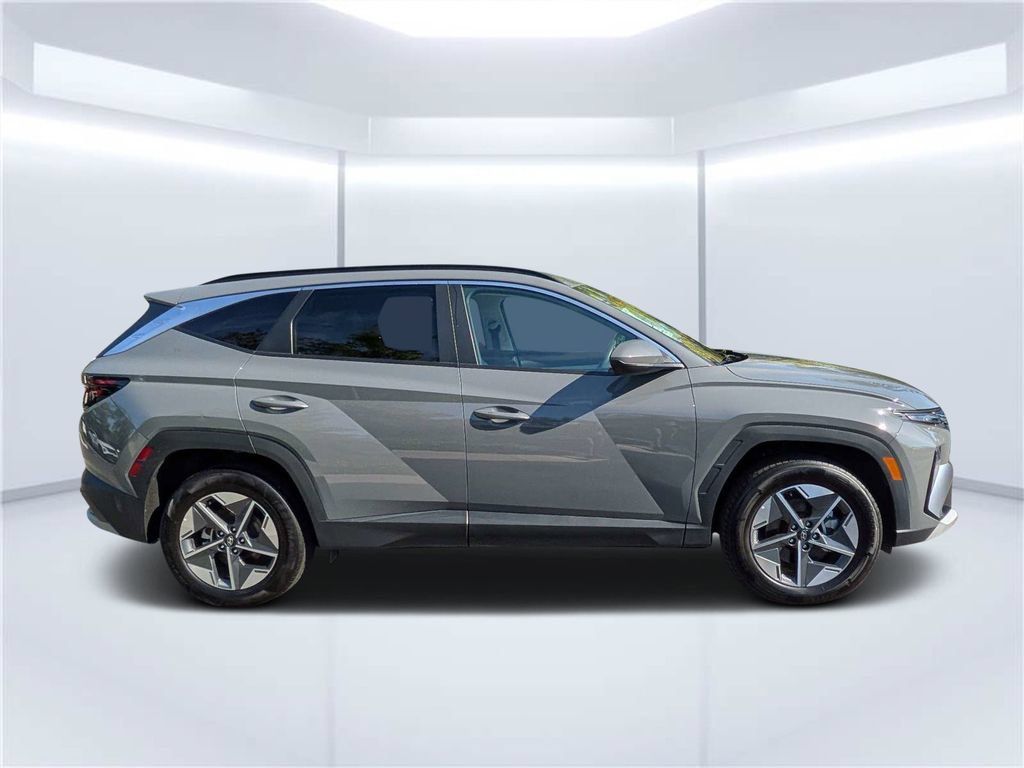 Certified 2025 Hyundai Tucson SEL AWD/4WD image 2