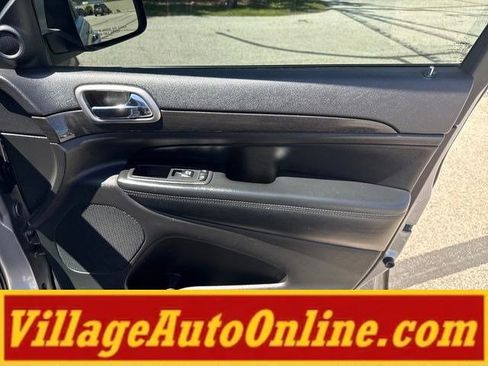 Used 2018 Jeep Grand Cherokee Altitude AWD/4WD image 44