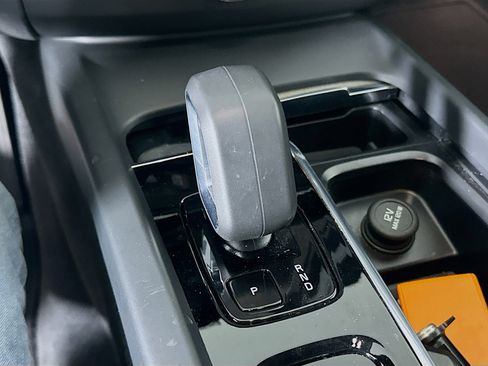 Used 2025 Volvo XC60 B5 Plus image 25