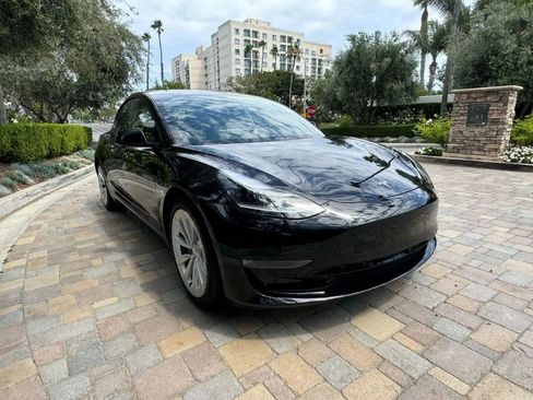 Used 2020 Tesla Model 3 Standard Range Plus image 2