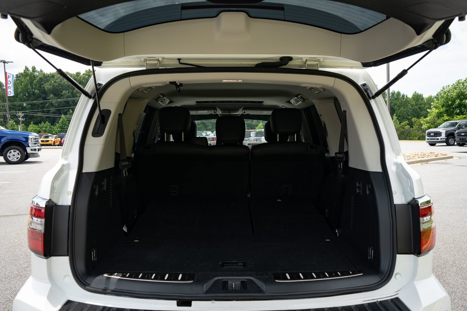 Used 2024 Nissan Armada Platinum w/ Cargo Package RWD image 9