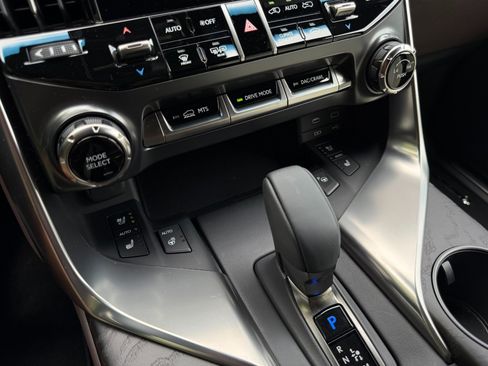 Used 2026 Lexus LX 700h Luxury AWD/4WD image 39