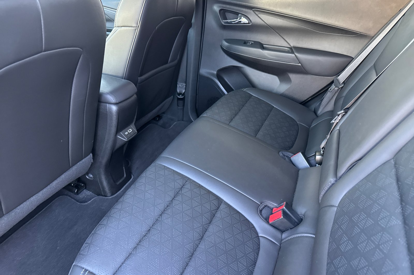 Used 2023 Chevrolet Bolt LT w/ Infotainment Package FWD image 12