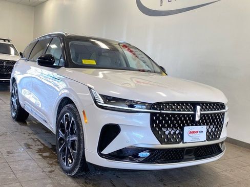 New 2026 Lincoln Nautilus Reserve image 2