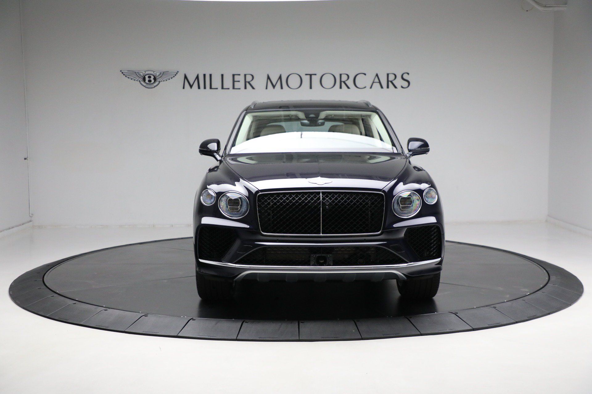 Used 2024 Bentley Bentayga Extended Wheelbase AWD/4WD image 16