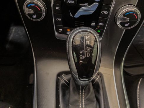 Used 2016 Volvo V60 T6 R-Design Platinum w/ Climate Package image 22