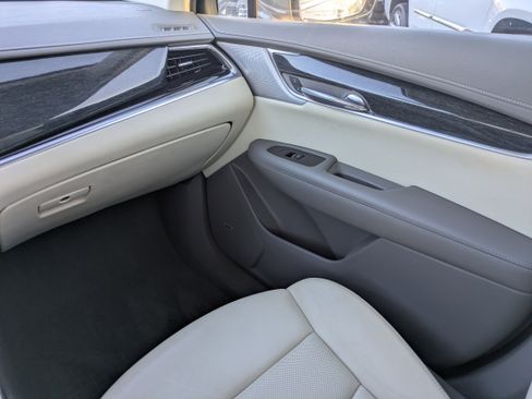 Used 2023 Cadillac XT6 Premium Luxury image 13