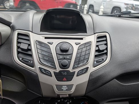 Used 2012 Ford Fiesta SES image 16