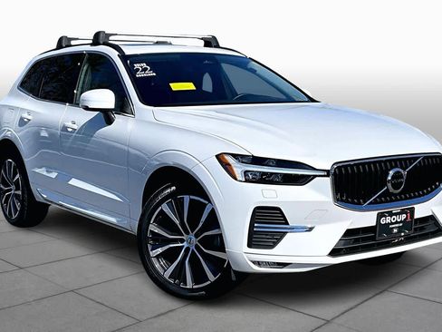 Used 2022 Volvo XC60 B5 Momentum w/ Climate Package image 2