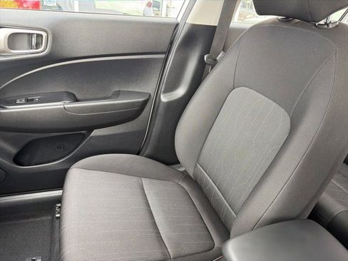 Certified 2025 Hyundai Venue SE image 28