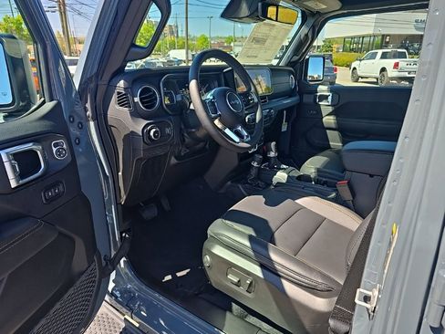 New 2026 Jeep Wrangler Unlimited Sahara AWD/4WD image 12
