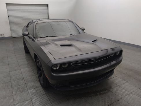 Used 2021 Dodge Challenger SXT w/ Driver Convenience Group RWD image 14