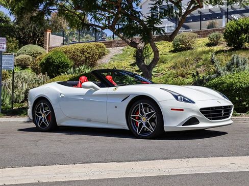 Used 2015 Ferrari California T RWD image 7