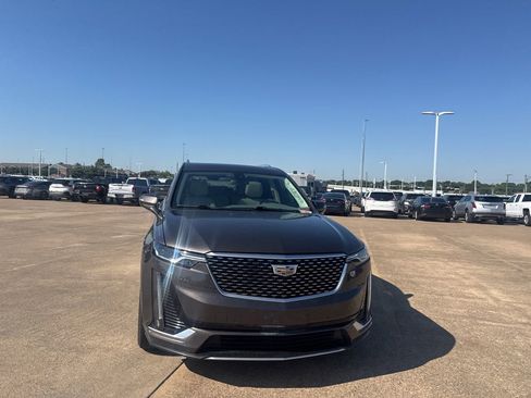 Used 2020 Cadillac XT6 Premium Luxury FWD image 3