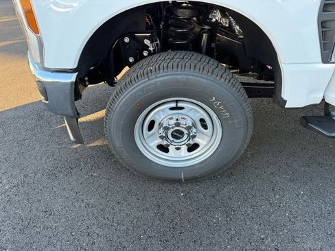 New 2026 Ford F250 XL w/ XL Chrome Package image 25