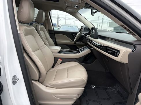Used 2023 Lincoln Aviator AWD w/ Premium Package image 15