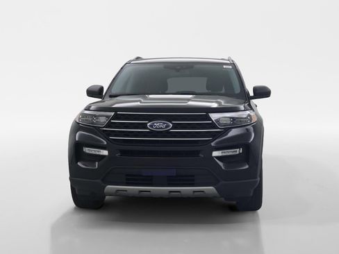 Used 2021 Ford Explorer XLT w/ Equipment Group 202A AWD/4WD image 2